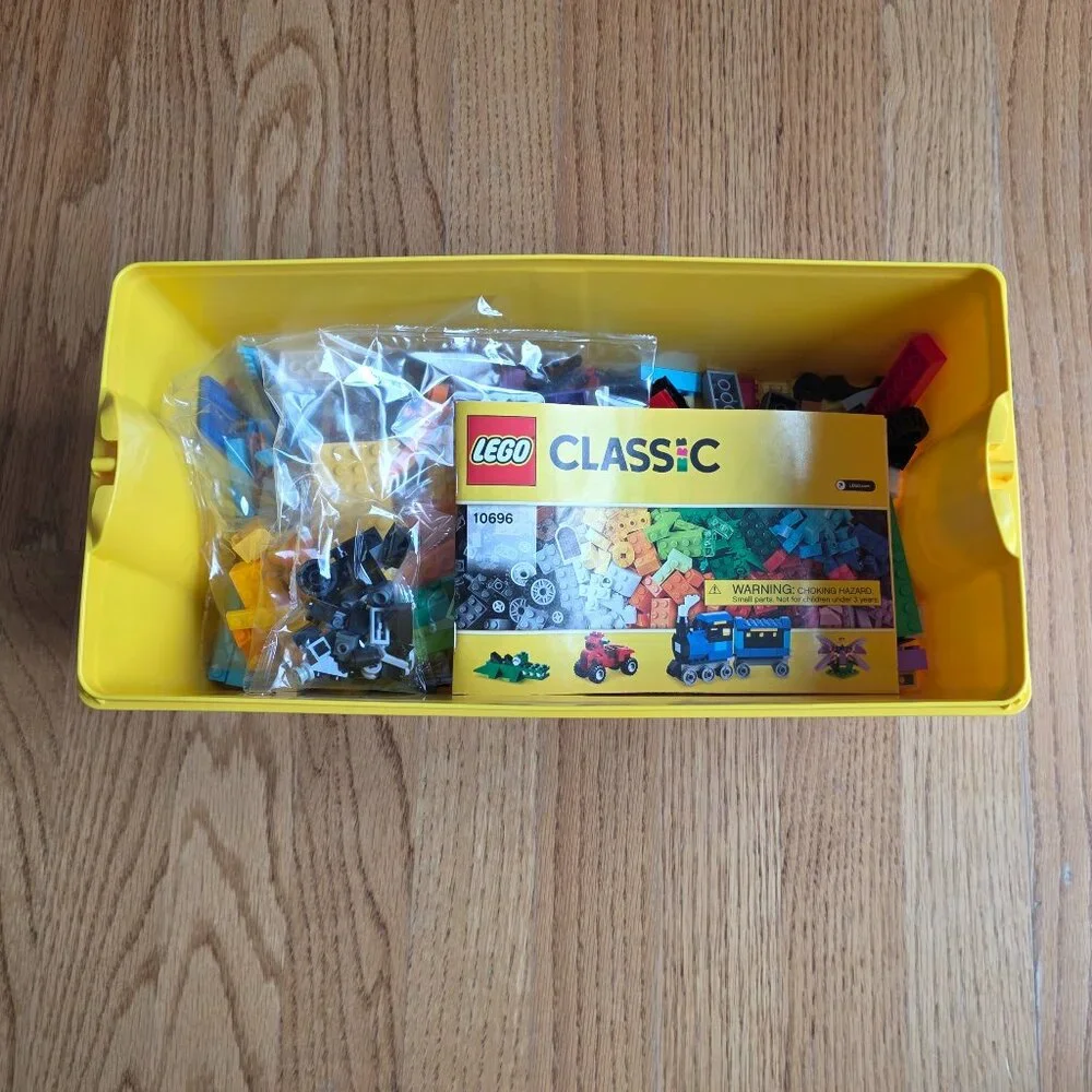 LEGO Classic Medium Creative Brick Box 10696 484 Pieces + Base Plate NEW - Picture 4 of 5